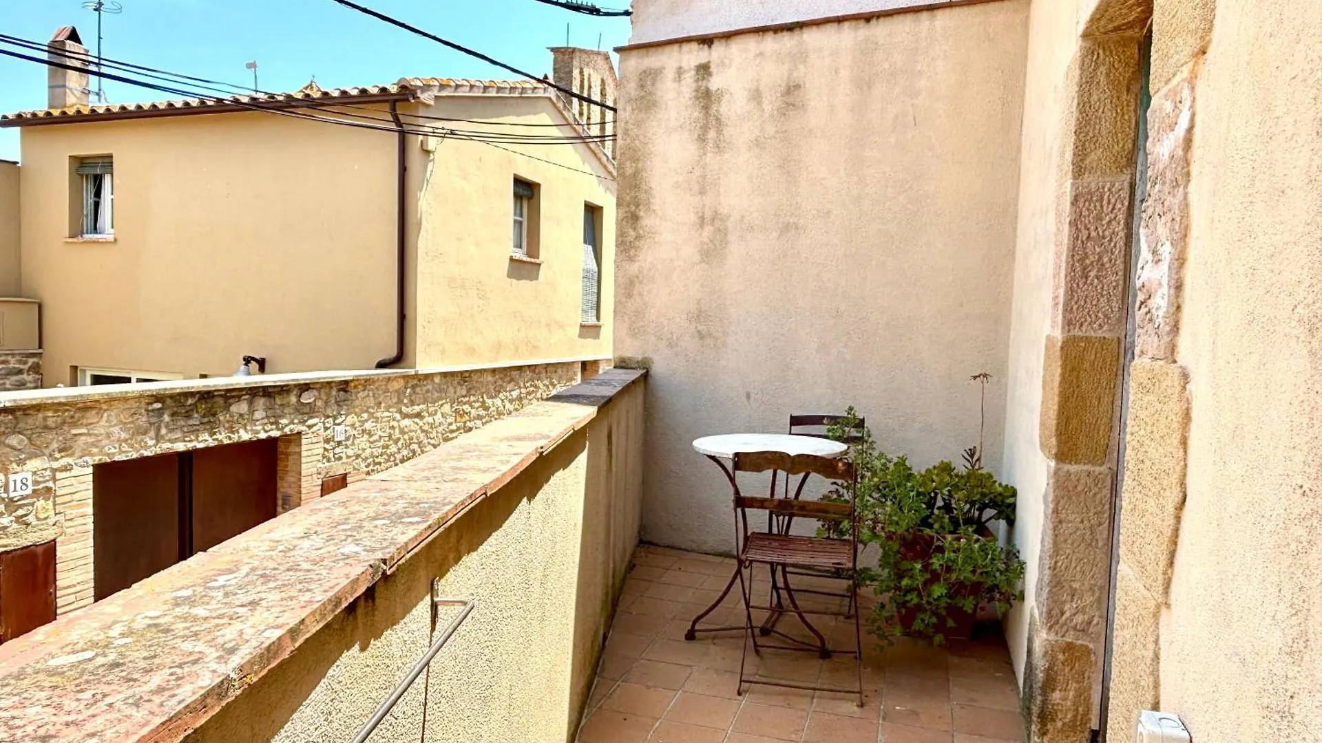 El Fort D'Ullastret Aparthotel